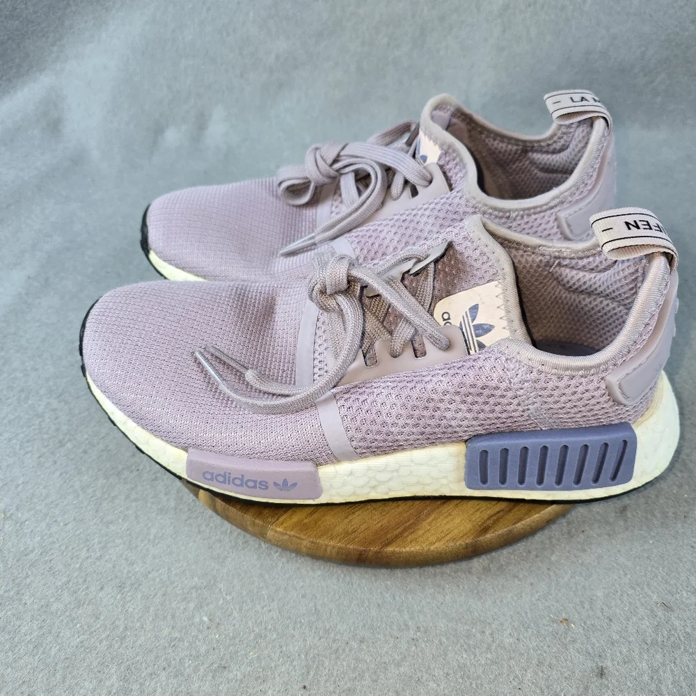 Purple adidas, marque aux 3 bandes, boost Womens Size 6**** - Picture 5 of 10